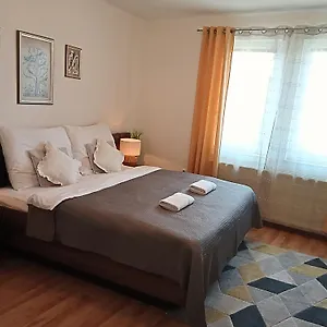 Orient Apartmanhaz Эгер