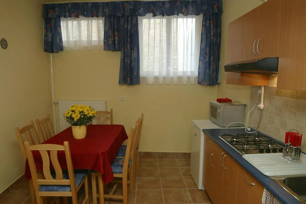 Afrodite Apartmanok Eger Апартаменты